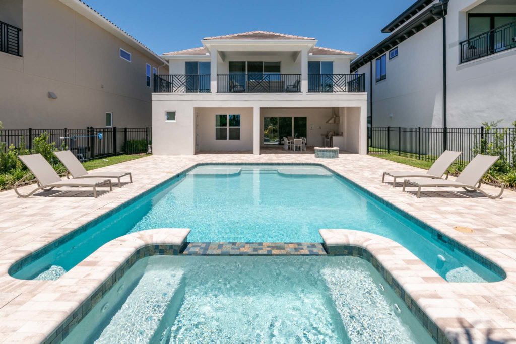 Private pool and hot tub at a memorable 6-bedroom Bear’s Den Resort Orlando residence.