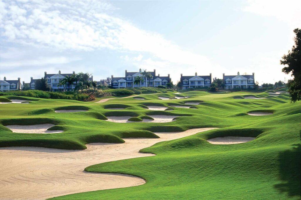 Sand traps line the golf course at The Bear’s Den Resort Orlando.